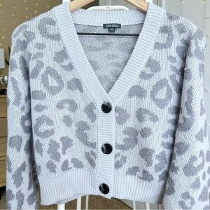 Wild Fable Grey Leopard Print Cropped Cardigan Sweater Size Medium